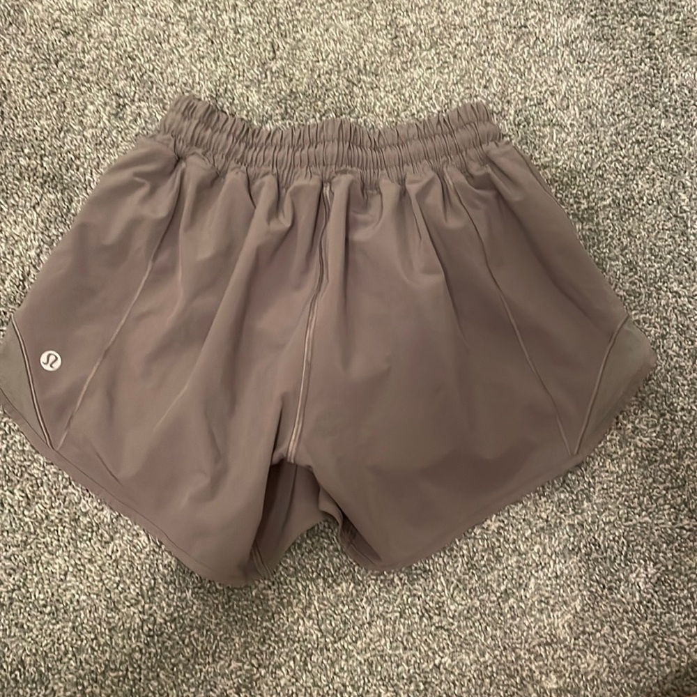 Lululemon 4 inch hotty hot shorts size 2
